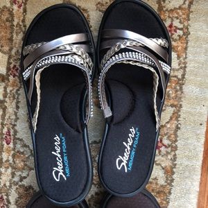 Sketchers memory foam sandals -never worn